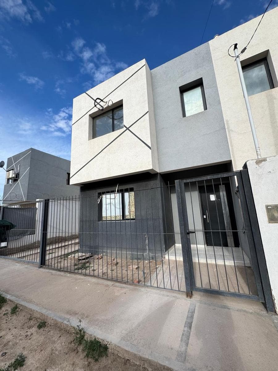 DUPLEX EN VENTA- FERNANDEZ ORO- CATRIEL 1055 - 1