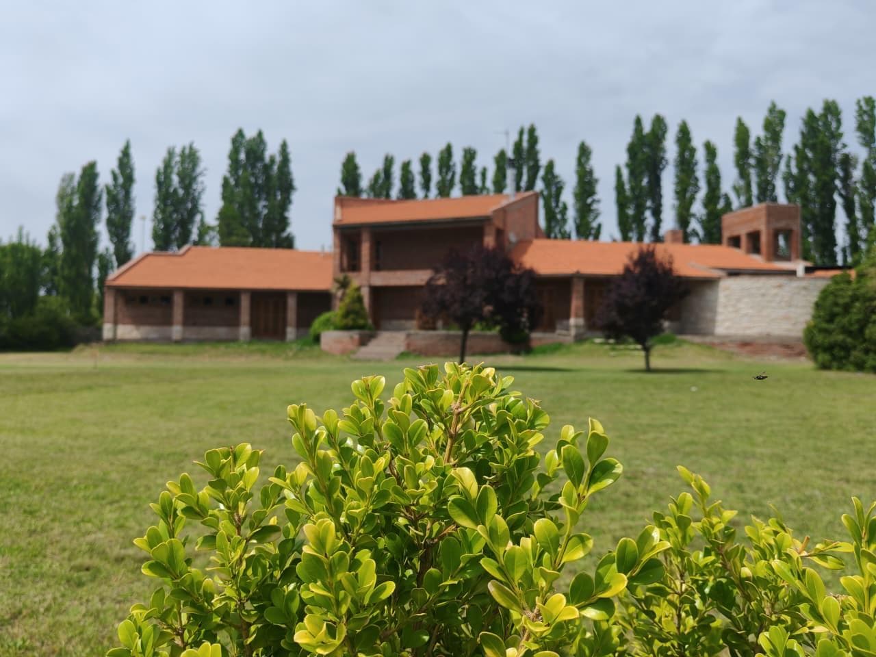 Chalet Premium en San Rafael: 4 Dormitorios · 7.000 m² de Parque Privado · 600 m² - 1