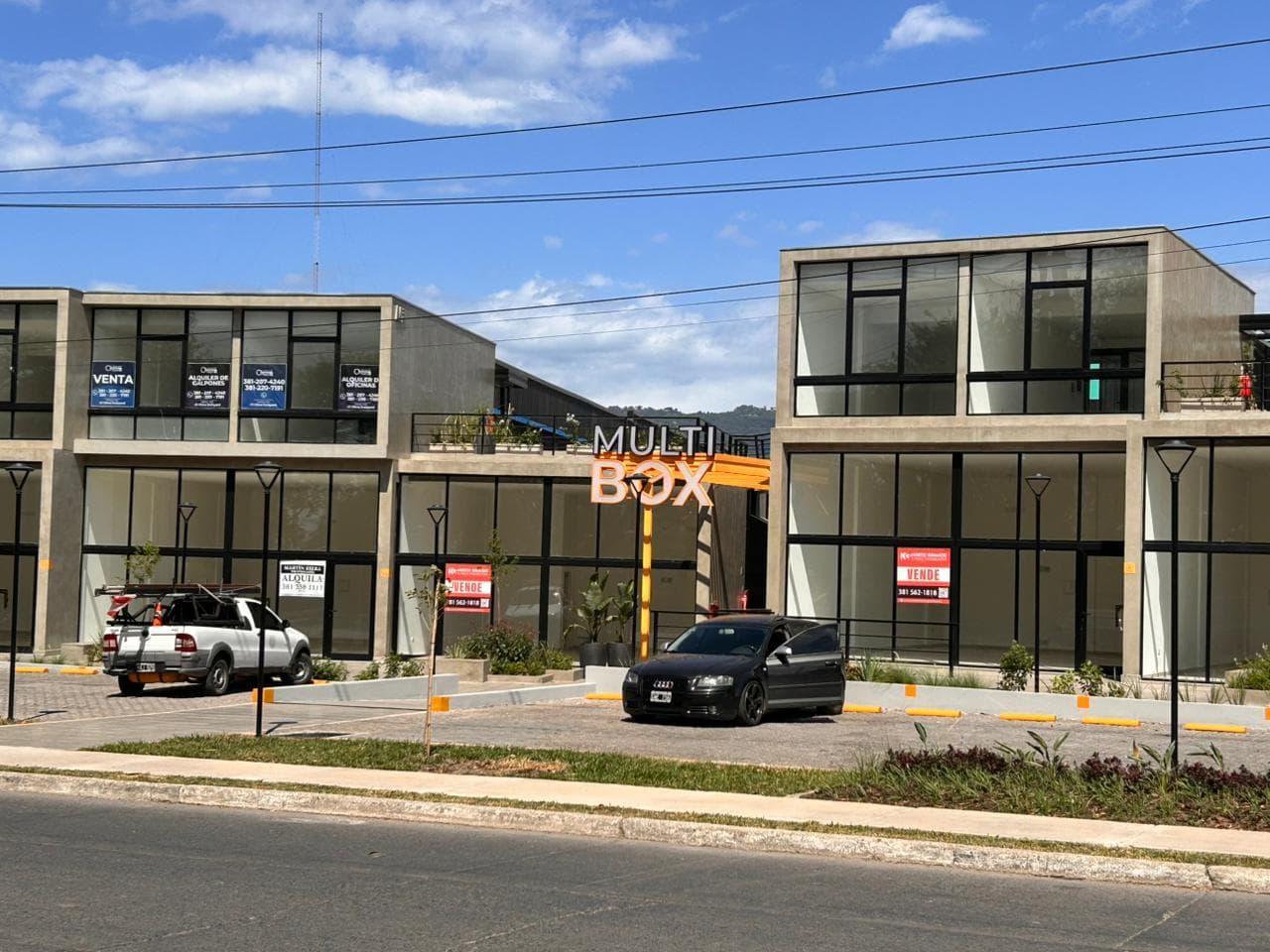 Oficinas en venta en complejo Multibox, camino del Peru al 600 - 1