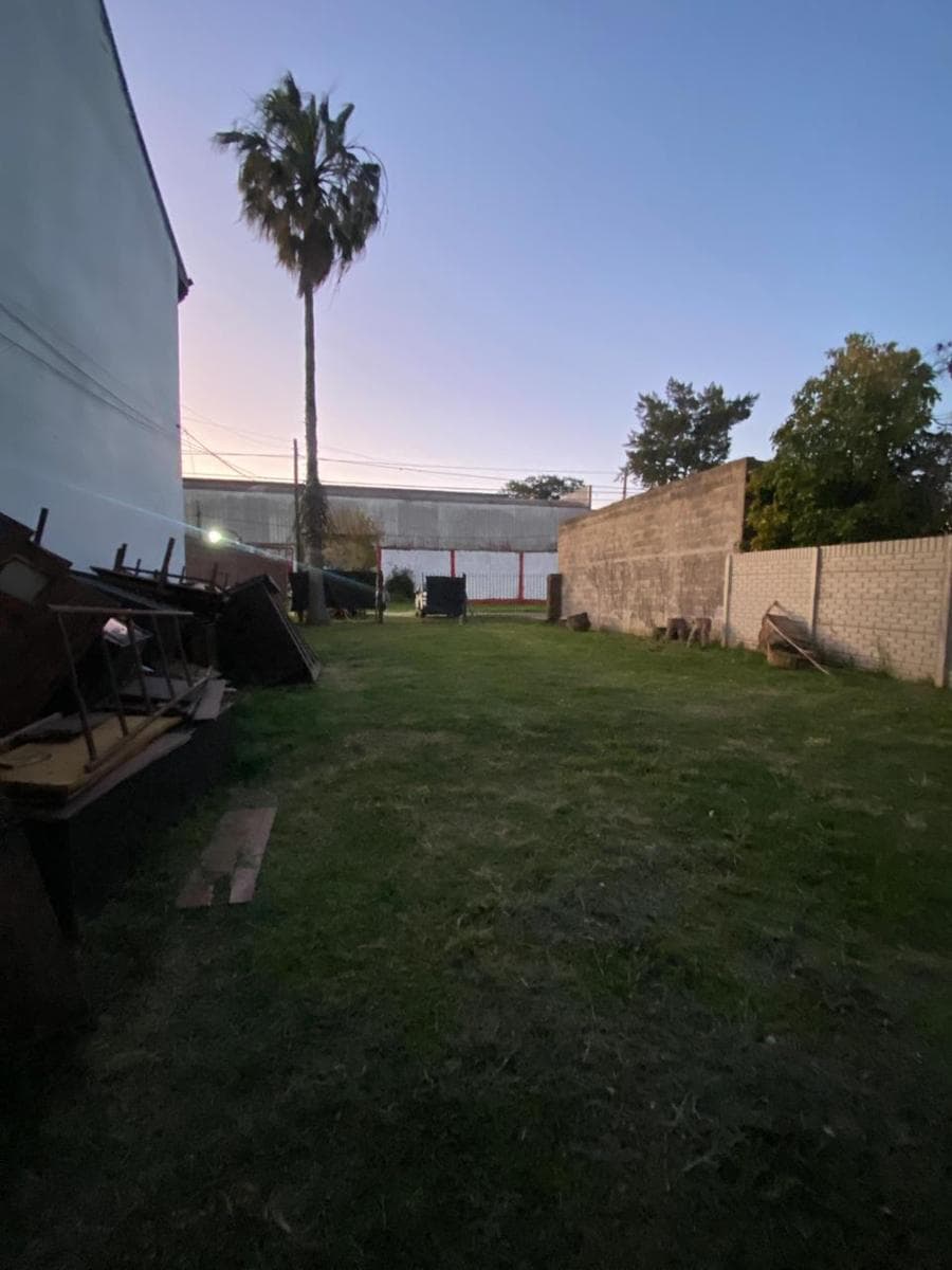 Terreno en venta - 200Mts2 - Los Hornos - 1
