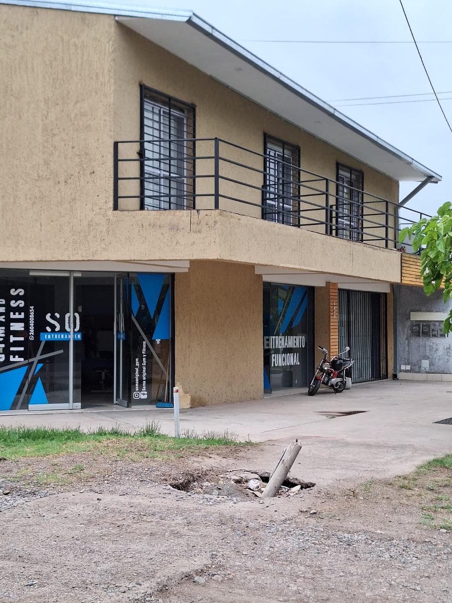 Gran oportunidad de inversión! Locales y departamentos en venta, frentistas a principal avenida - 1