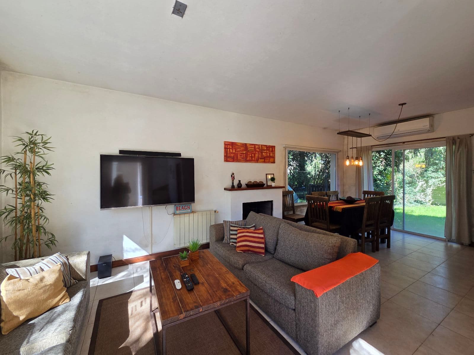 CASA 4 AMBIENTES CON PARQUE EN BARRIO CERRADO - 1