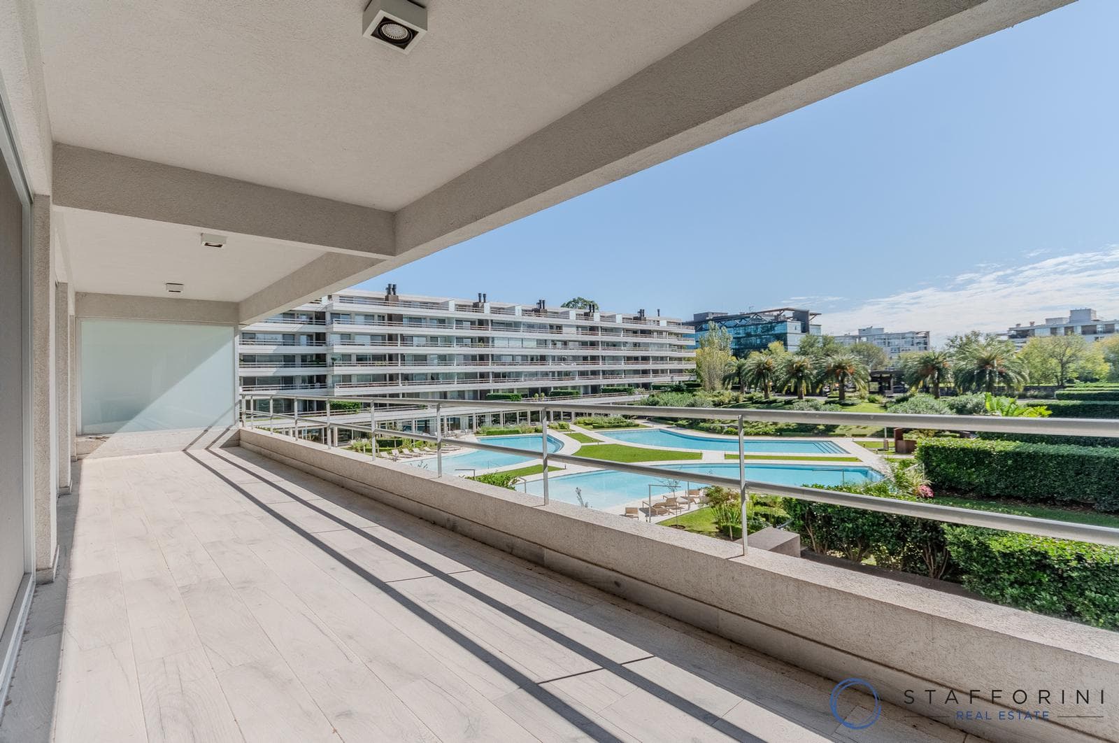 DEPARTAMENTO DE 3 AMBIENTES CON COCHERA Y PARRILLA PROPIA EN BOUQUET PILAR - 1