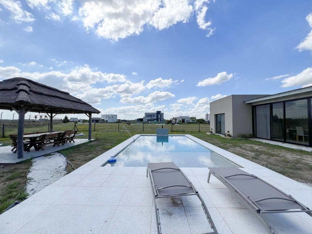 VENTA CASA DE 4 AMBIENTE EN BARRIO SAN SEBASTIAN AREA 08 - 1