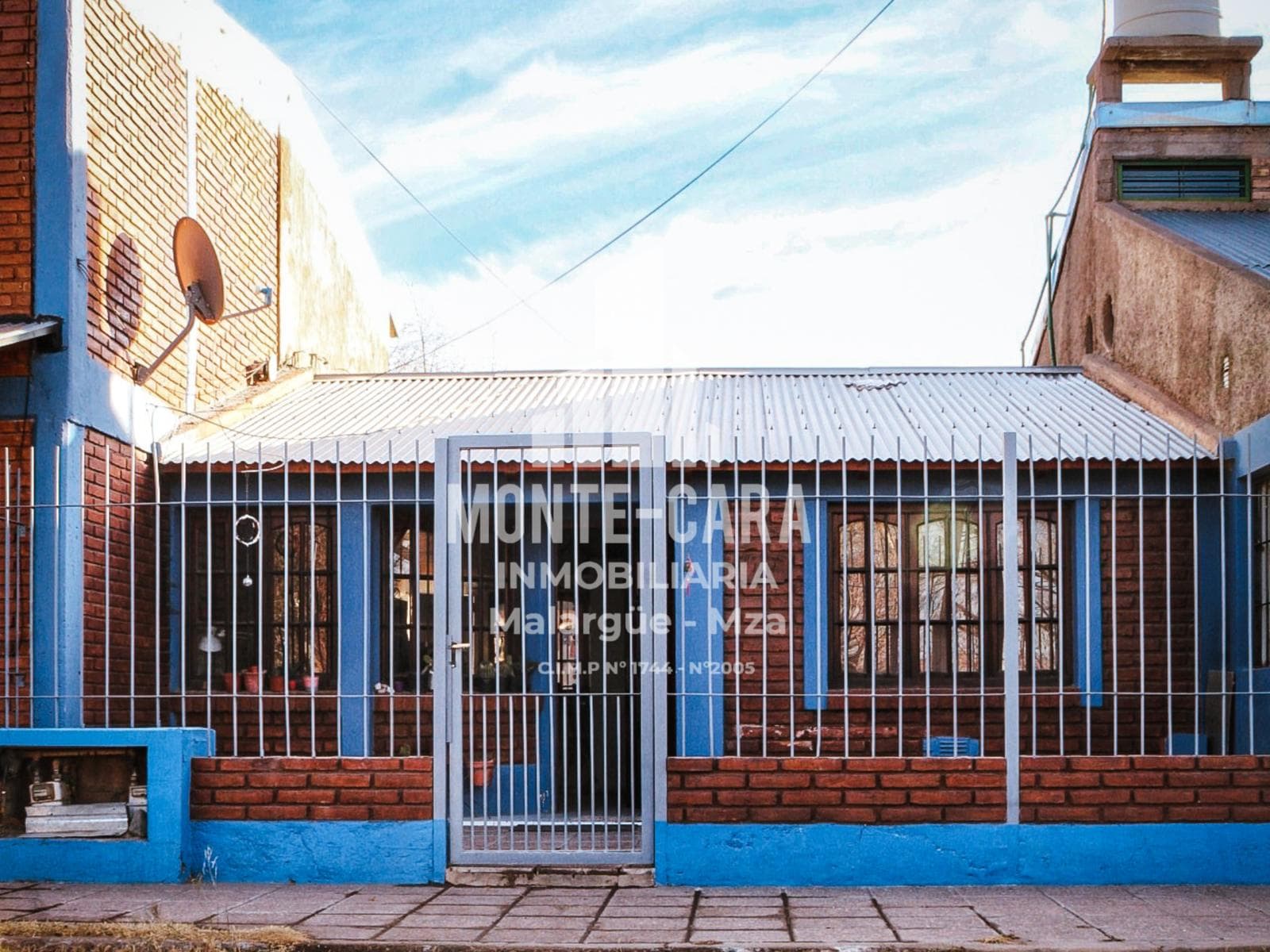 Casa más departamentos en pleno centro - 1