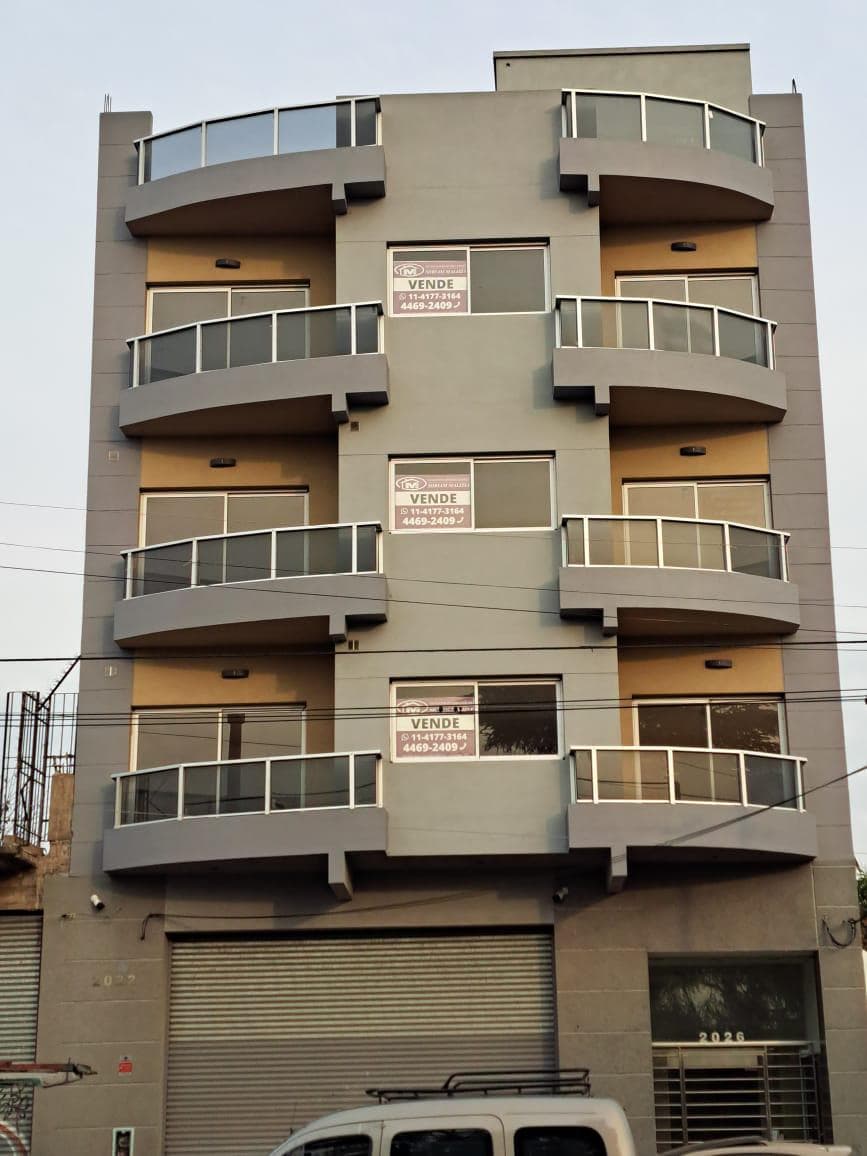 Venta - Departamento - 2 Ambientes - Lomas Del Mirador - A Estrenar - Balcon - 1