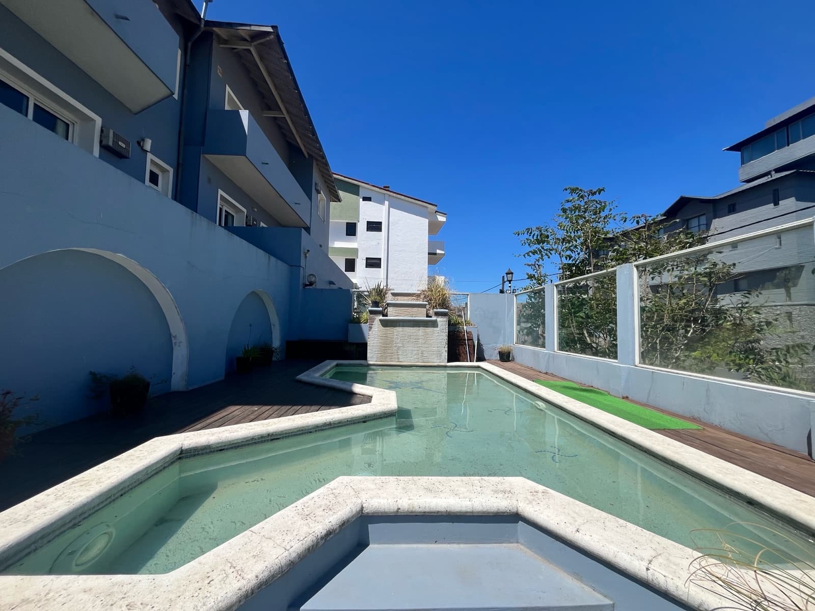 Hotel en venta Pinamar a una cuadra del mar - 1