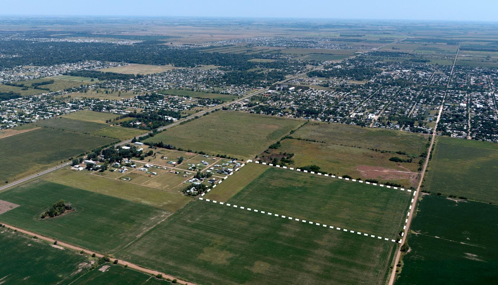 Campo en Venta 16 Ha para Urbanizar en Roldan - 1