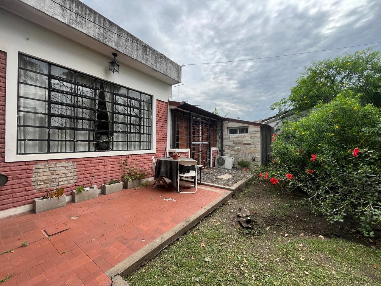 Casa 4 amb. en venta en Ituzaingó norte en dos lotes, 700 m2, ideal inversor!! Acepta permuta! - 1