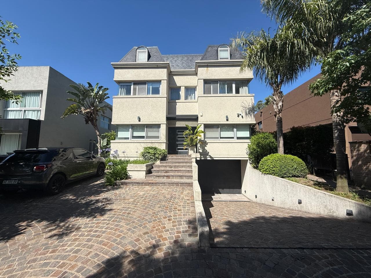 VENTA DE CASA 4 AMBIENTES CON PILETA EN BARRIO DORREGO QUILMES - 1