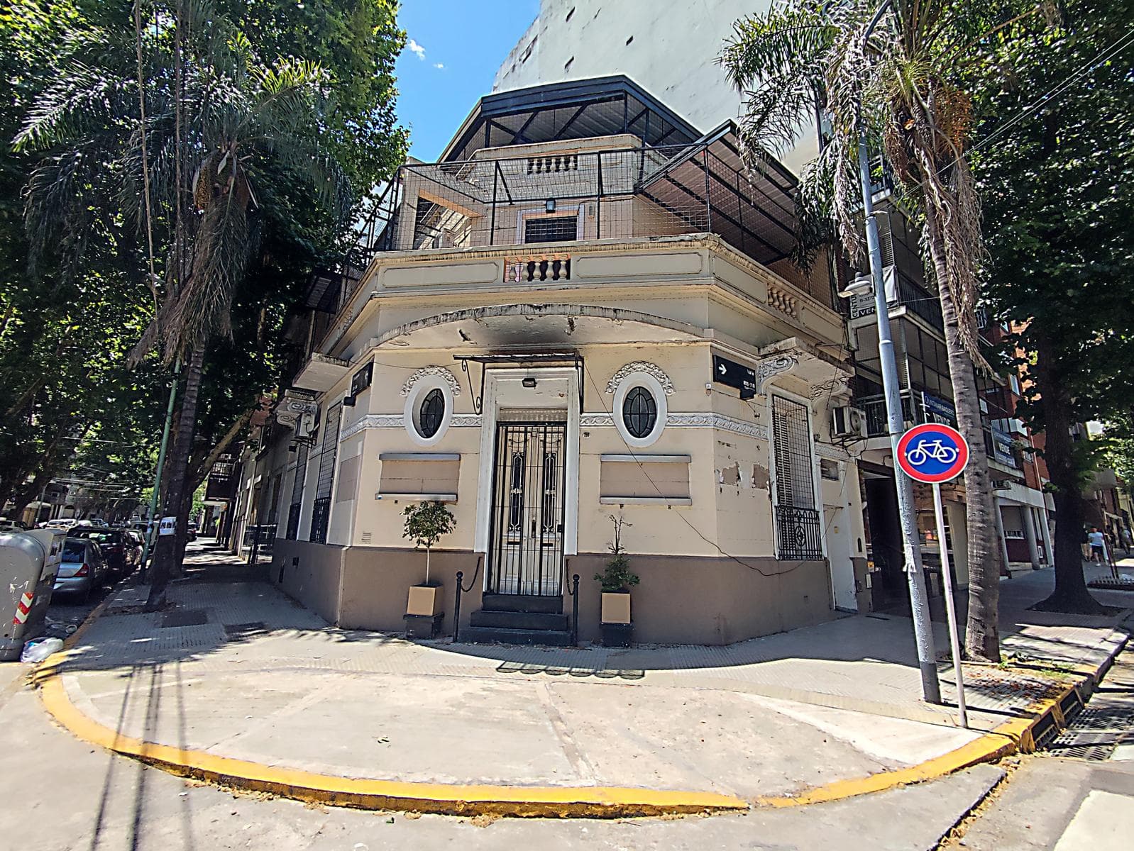 Casa en esquina para uso comercial todo destino en Caballito - 1