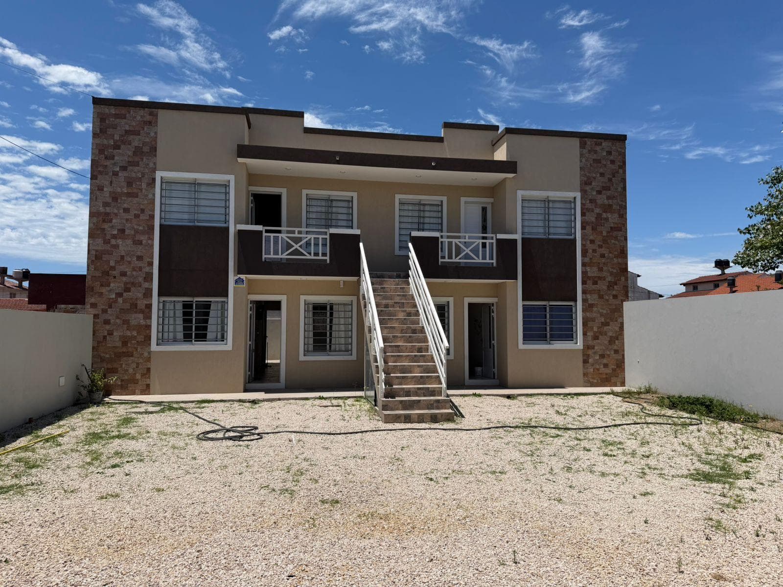 Departamento en planta alta fondo - 1