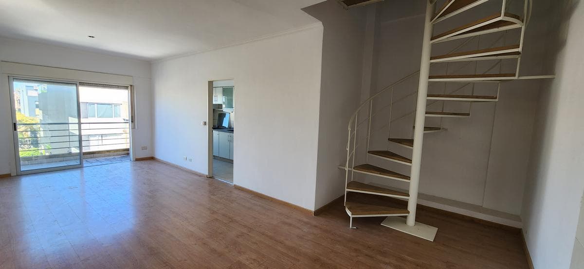 Muy buen depto en duplex LA LUCILA 4 ambientes con cochera Debenedetti y Rawson - 1