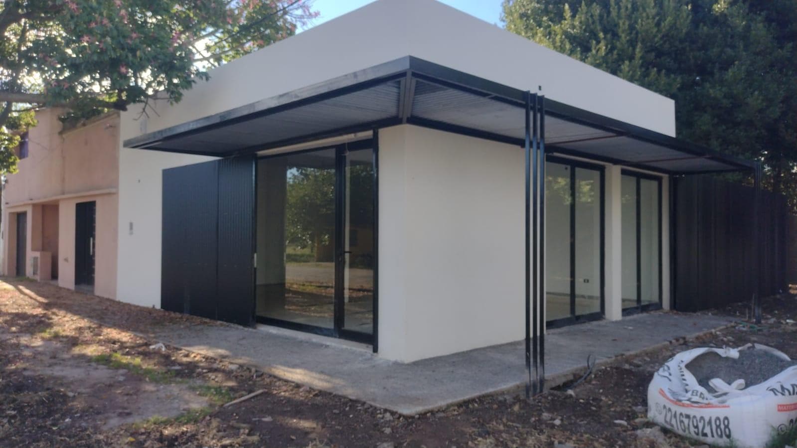 Local en Manuel B Gonnet - 1