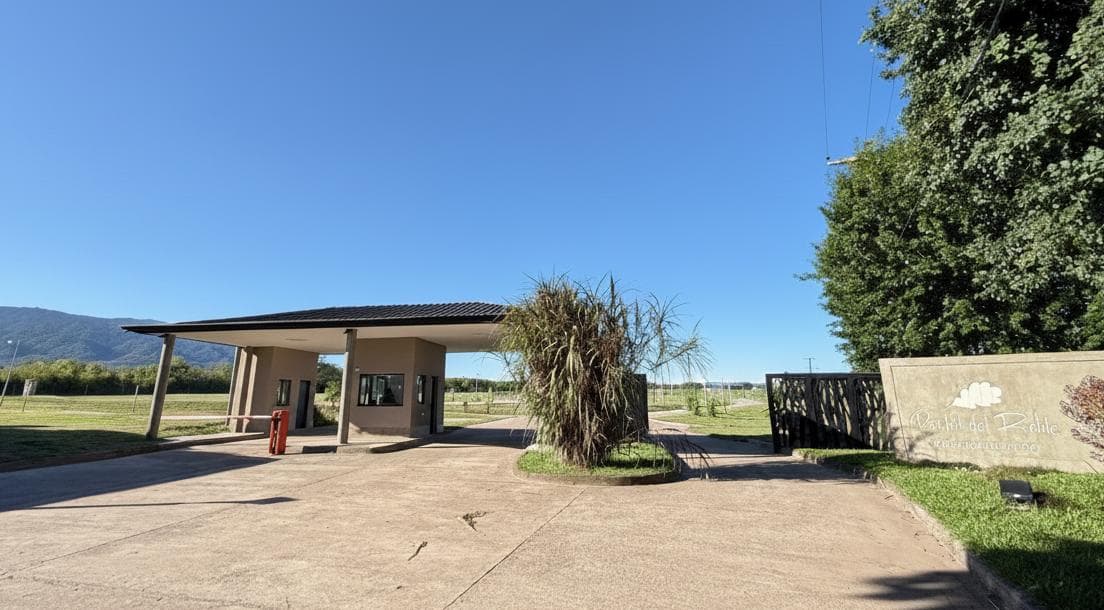 Hermosos terrenos centrales desde 300 m2 en barrio privado Portal del Roble, Villa Carmela, YB - 1