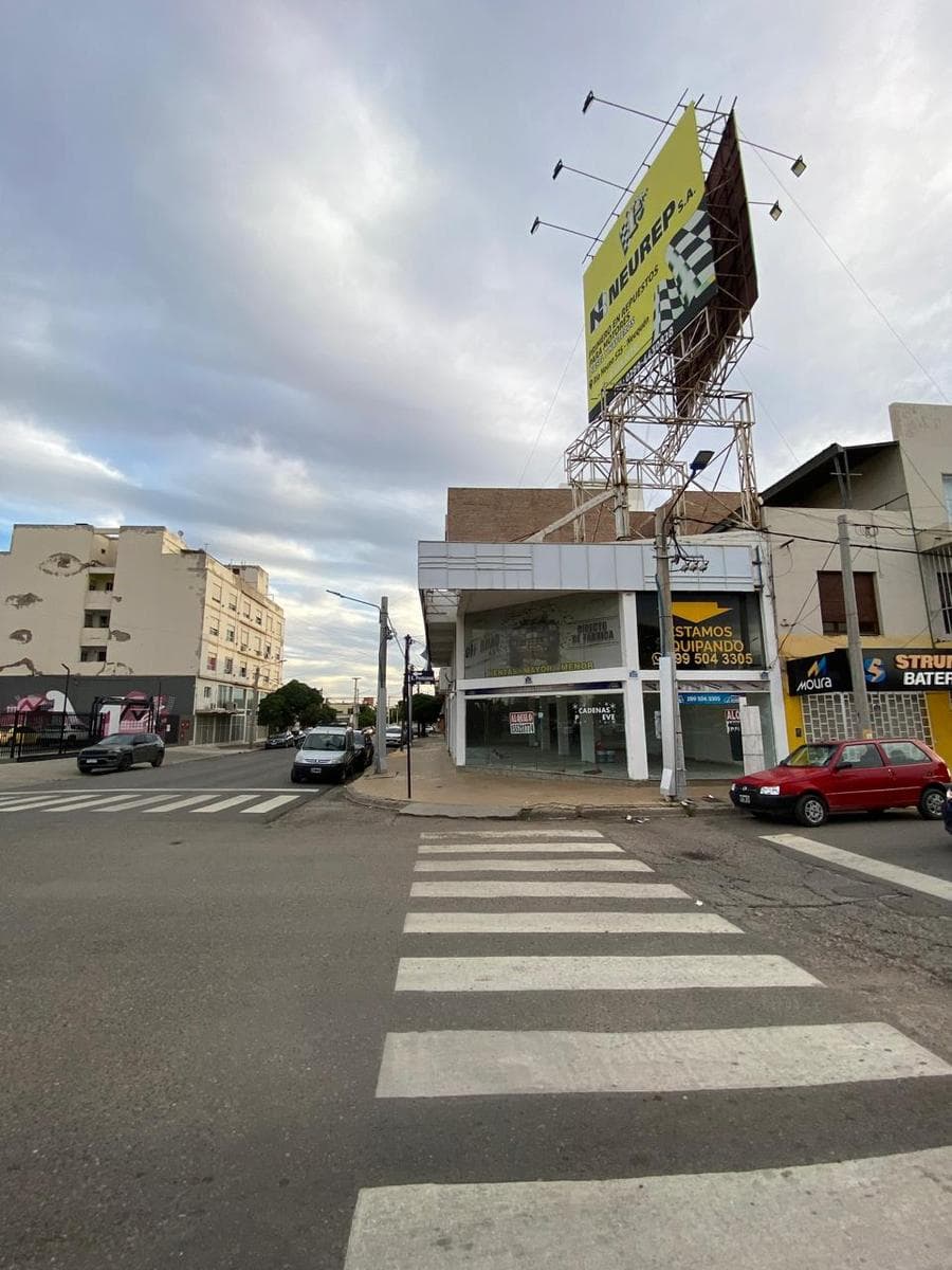 Local en Perticone y Rio Negro - 1