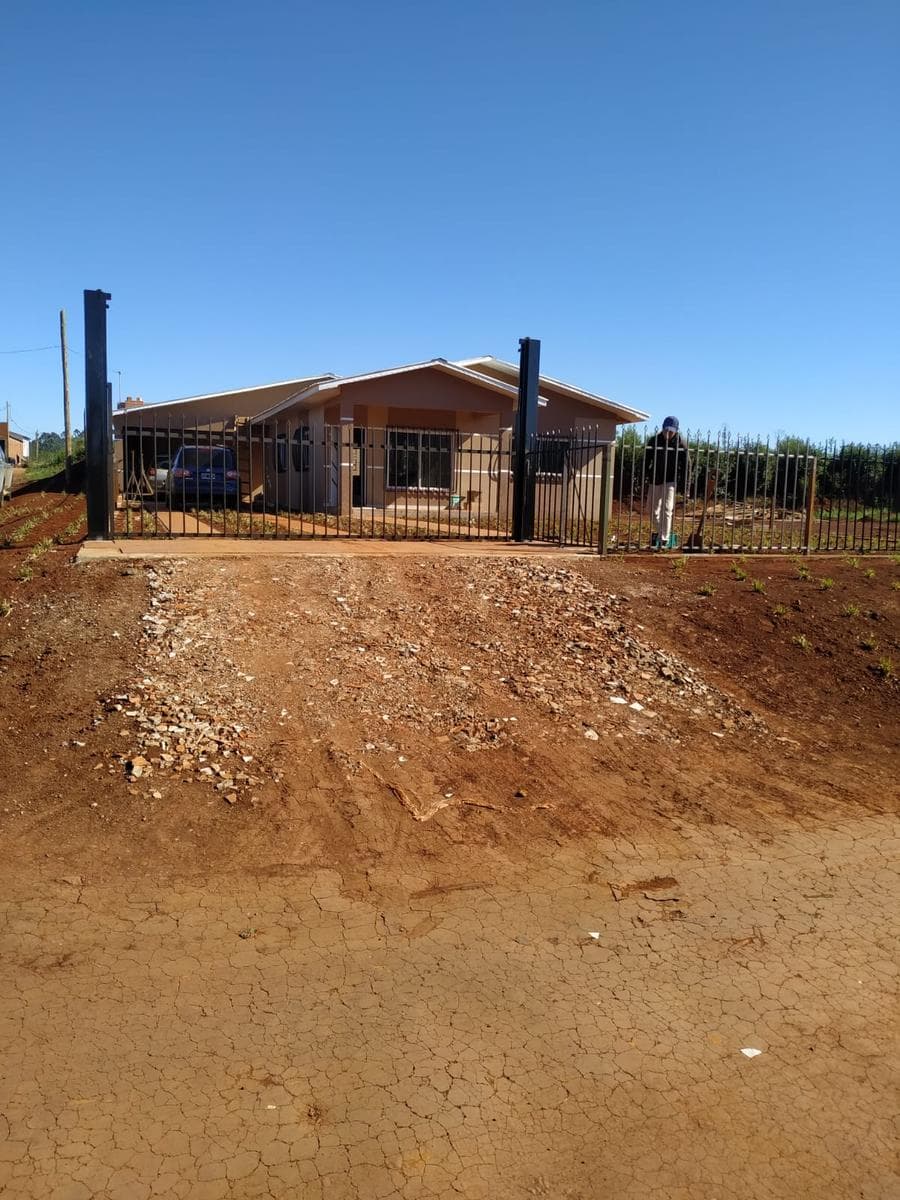 Casa en venta; entrada al Barrio Las Quintas, San Vicente, Misiones. - 1