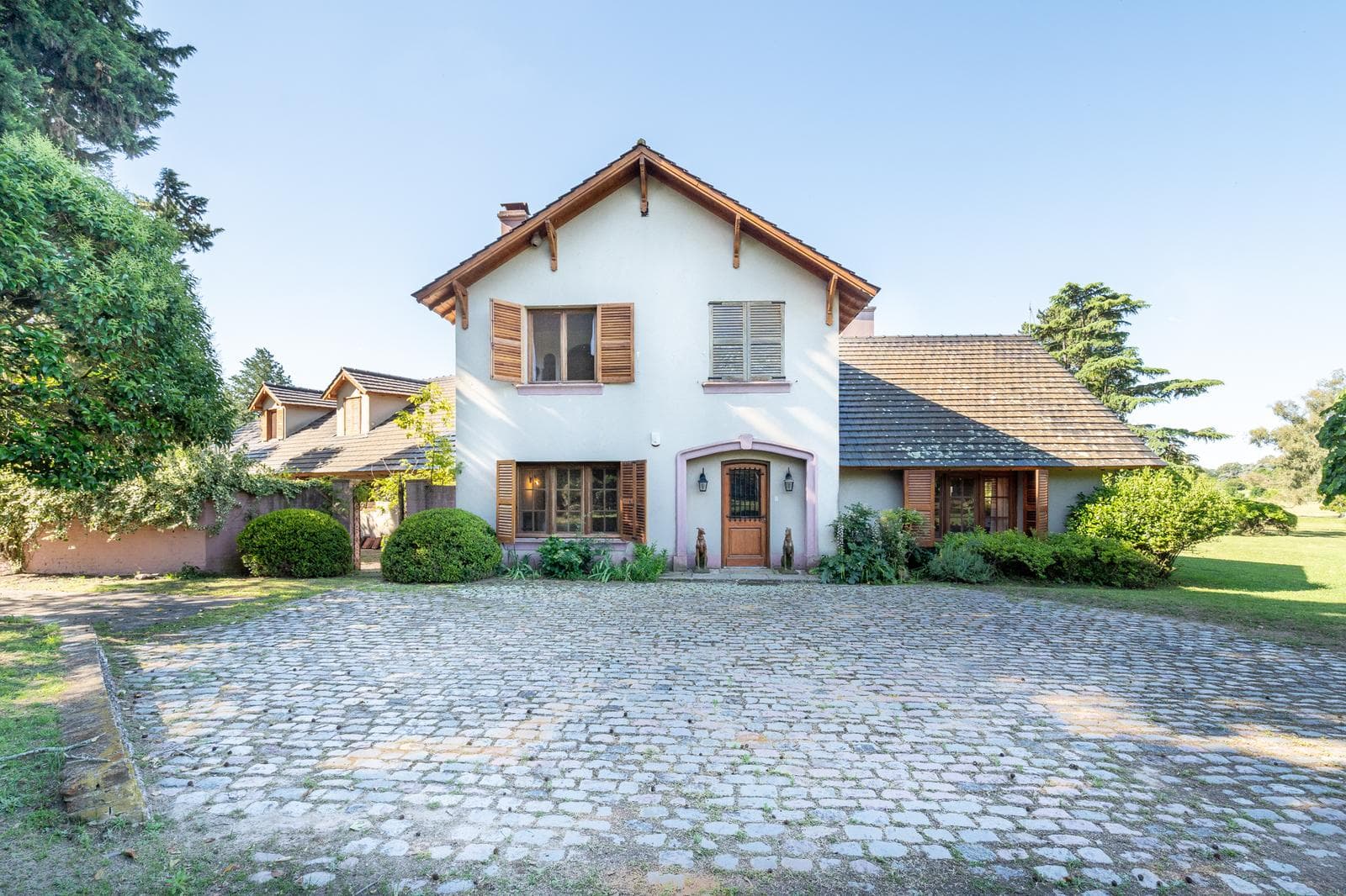 Exclusiva Casa en venta de 980M2 y 12 hectareas de campo - Zelaya - Pilar - 1