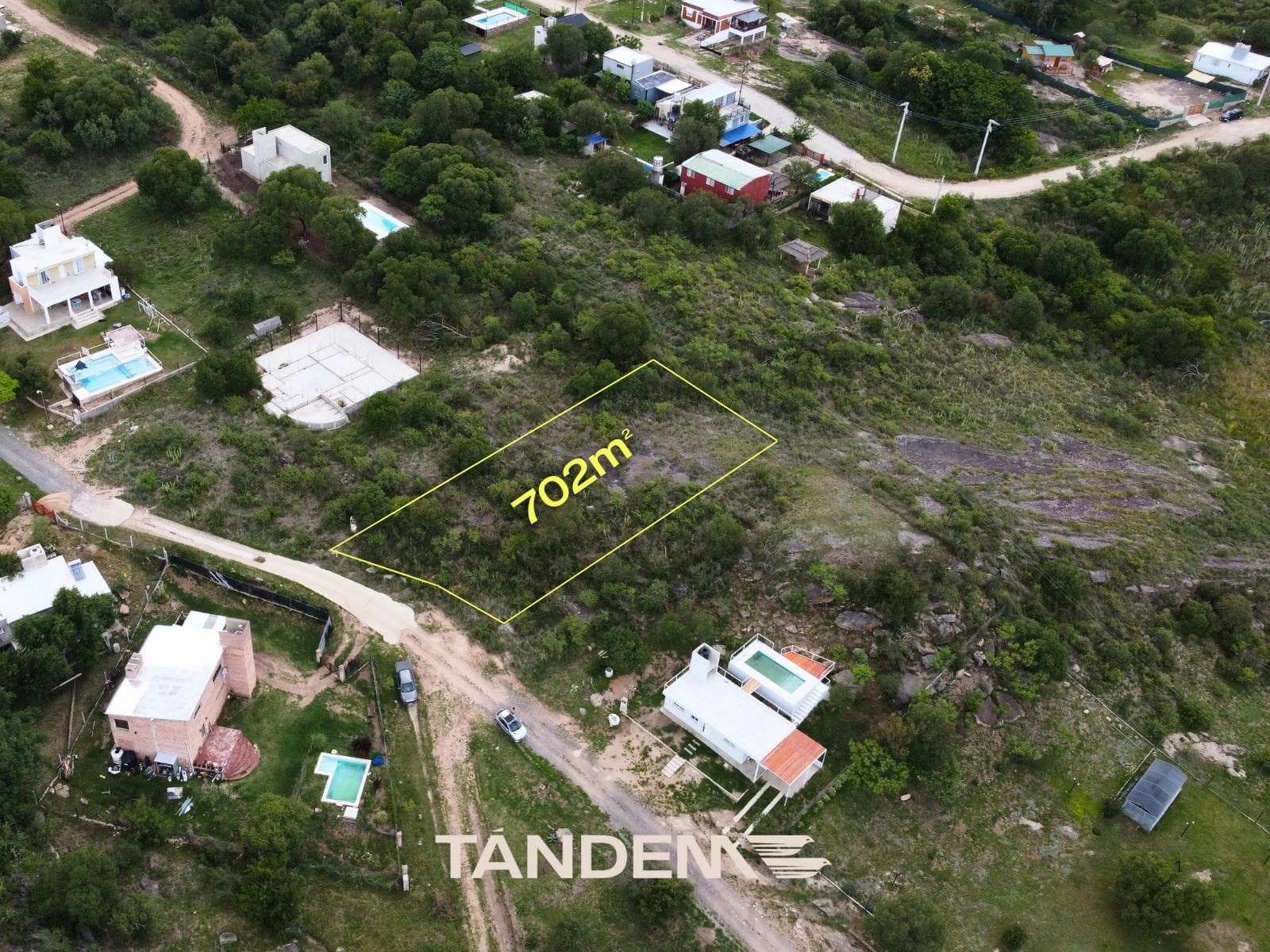 Terreno en Tanti, barrio semicerrado - 700m2 - 1