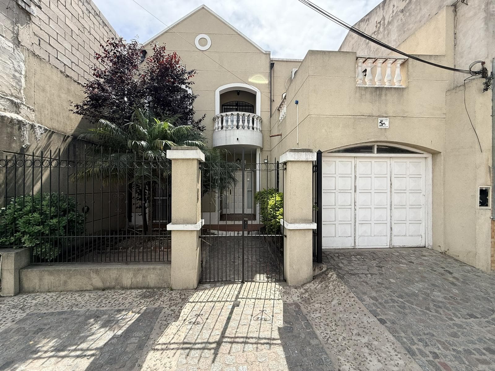 Venta Casa de 5 ambientes en Ezeiza - 1