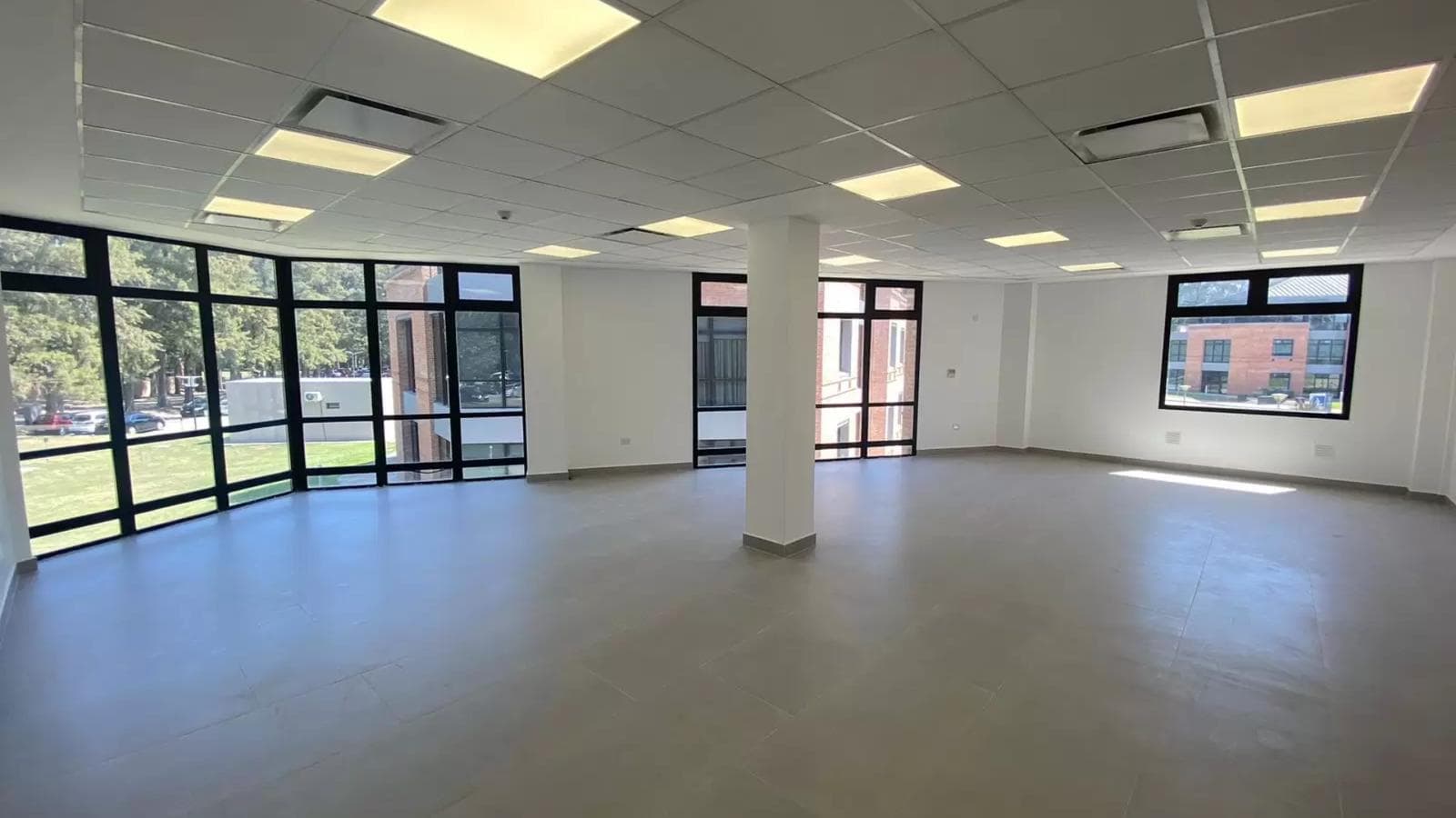 Alquiler Oficina 81m2 | con 1 Cochera | Parque Austral Km 50 - 1