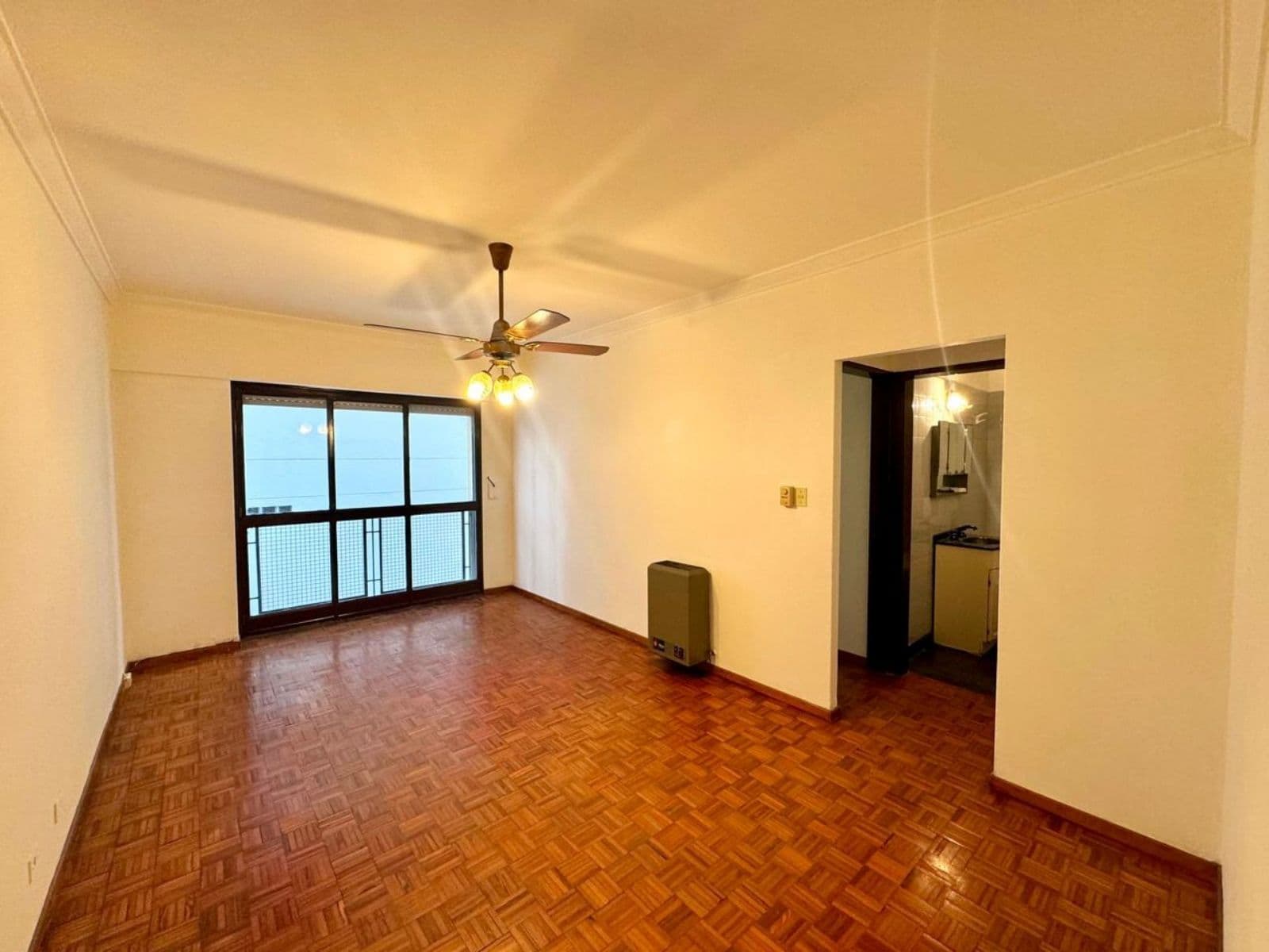 Departamento dos ambientes con cochera en venta - Bernal Centro - 1