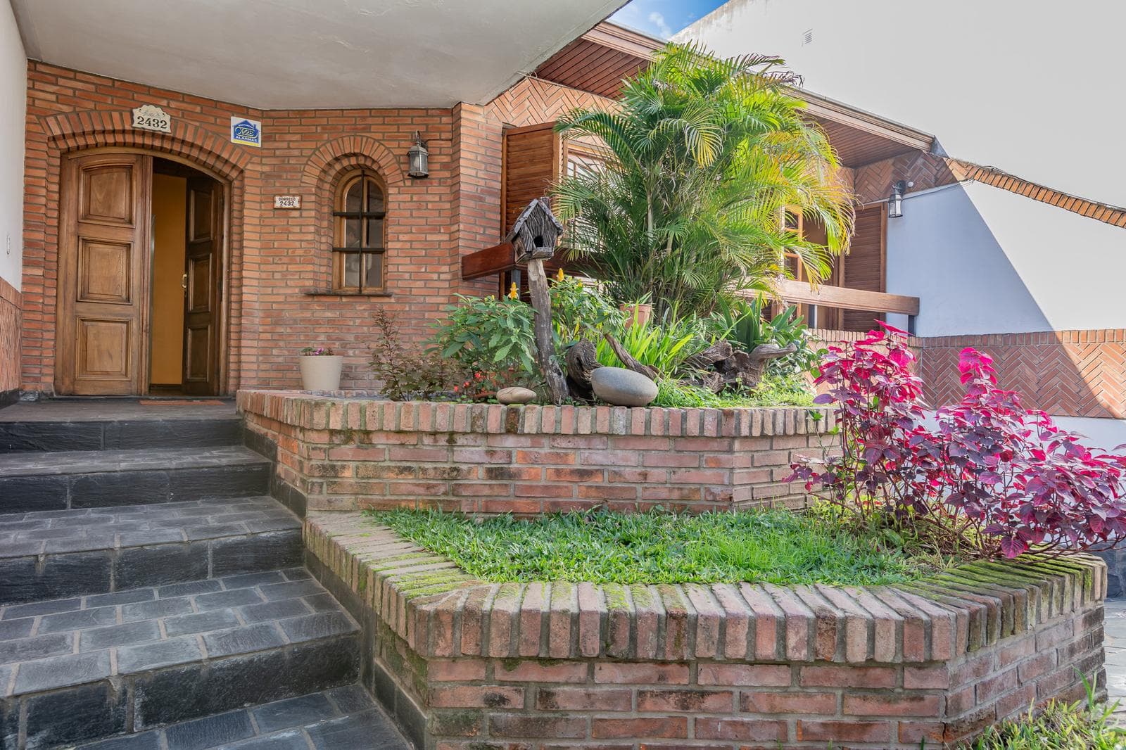 VENTA CASA TIPO CHALET, 5 AMBIENTES, AVELLANEDA - 1