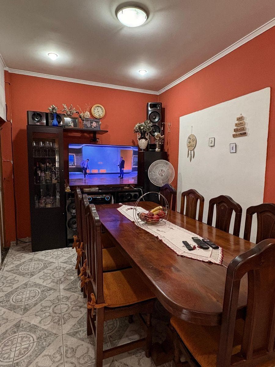 Casa en venta - 4 Dormitorios 2 Baños - 298mts2 - Monte Grande - 1