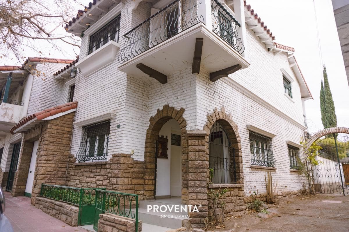 Casona estilo californiano ciudad de Mendoza -Lisandro de la Torre 170, Mendoza - 1