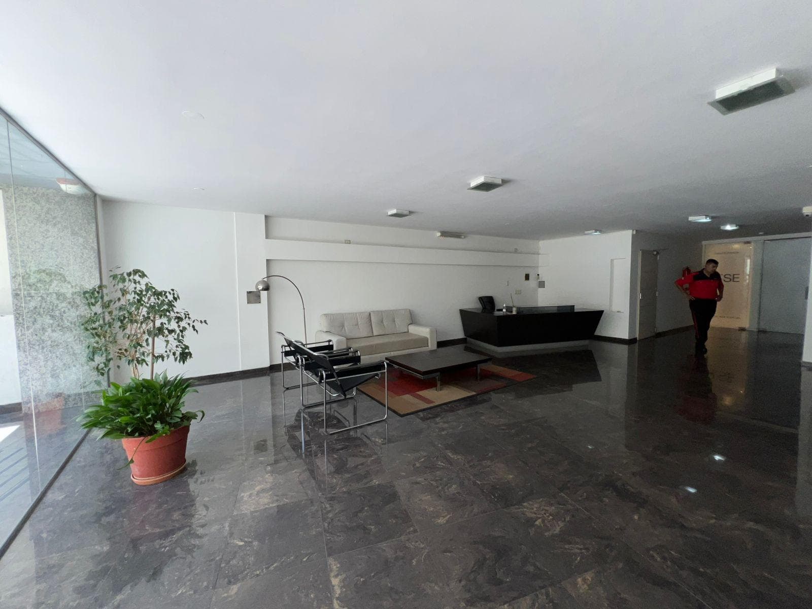 Oficina en Venta con baulera en barrio Centro - 1