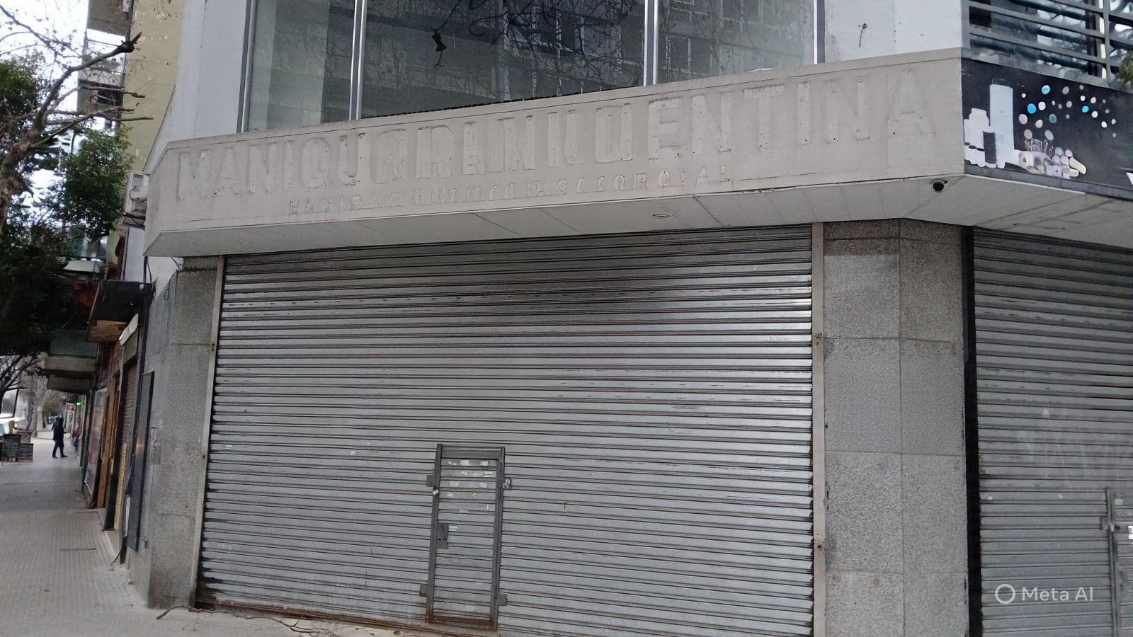 Local comercial en alquiler en esquina en Cuenca al 800 Floresta Norte CABA - 1