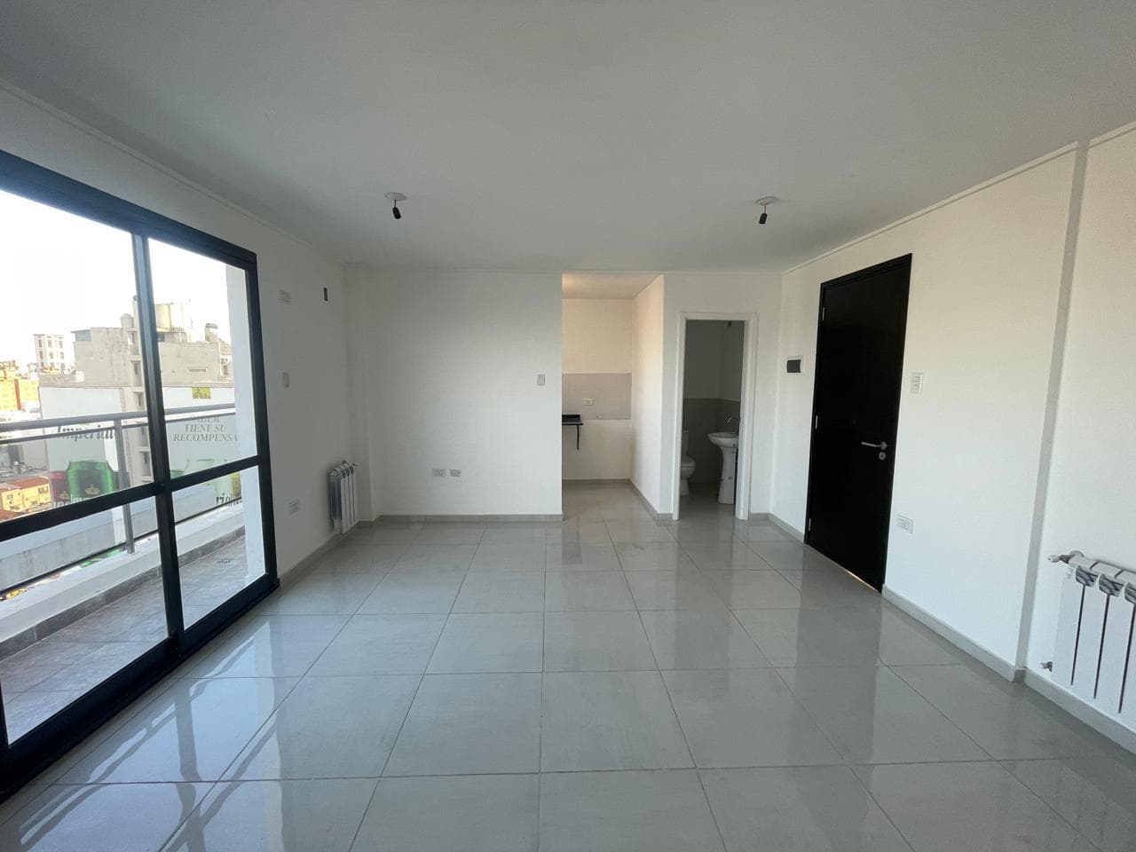 Dpto Planta Baja con Patio 2 dorm 2 baños Centro Alberdi - 1