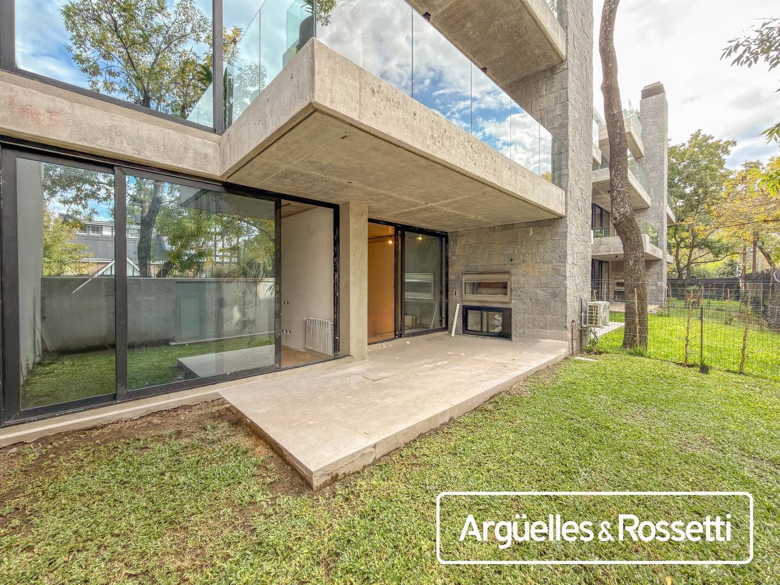 Alquiler Departamento 2 Dormitorios con cochera y baulera Fisherton Park - 1