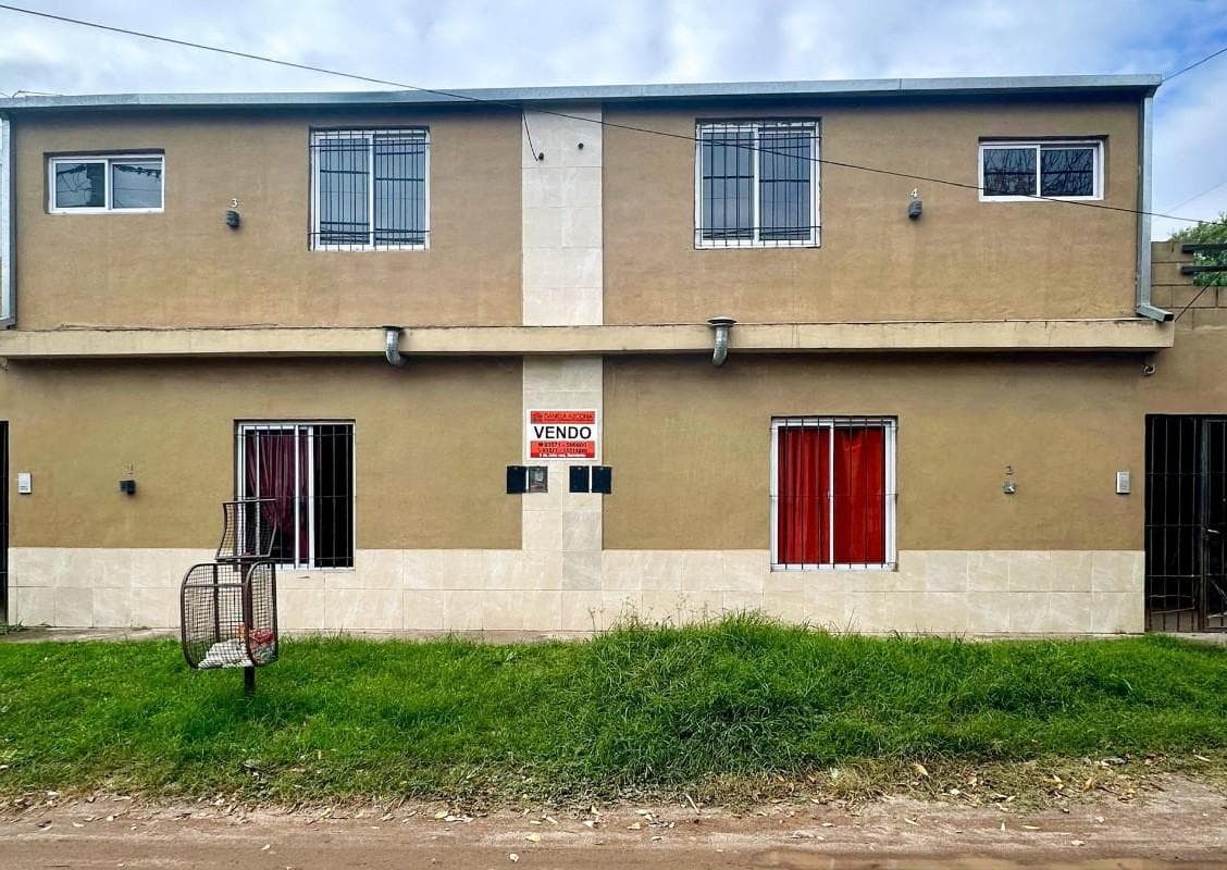 Complejo de 4 departamentos en venta sobre calle Cura Brochero, Monte Grande - 1
