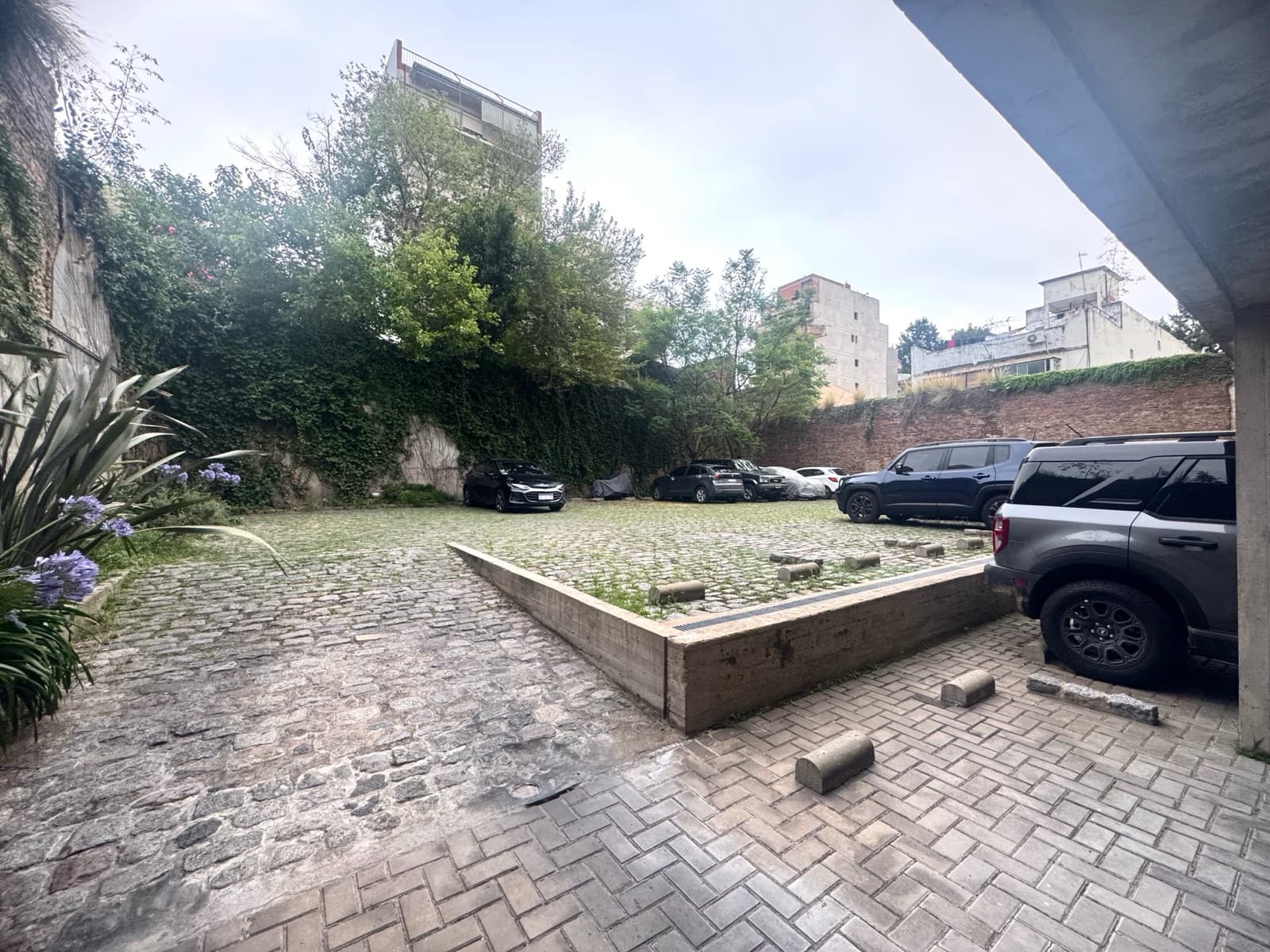 Cochera descubierta muy buena disposición y movilidad en Villa Crespo - 1