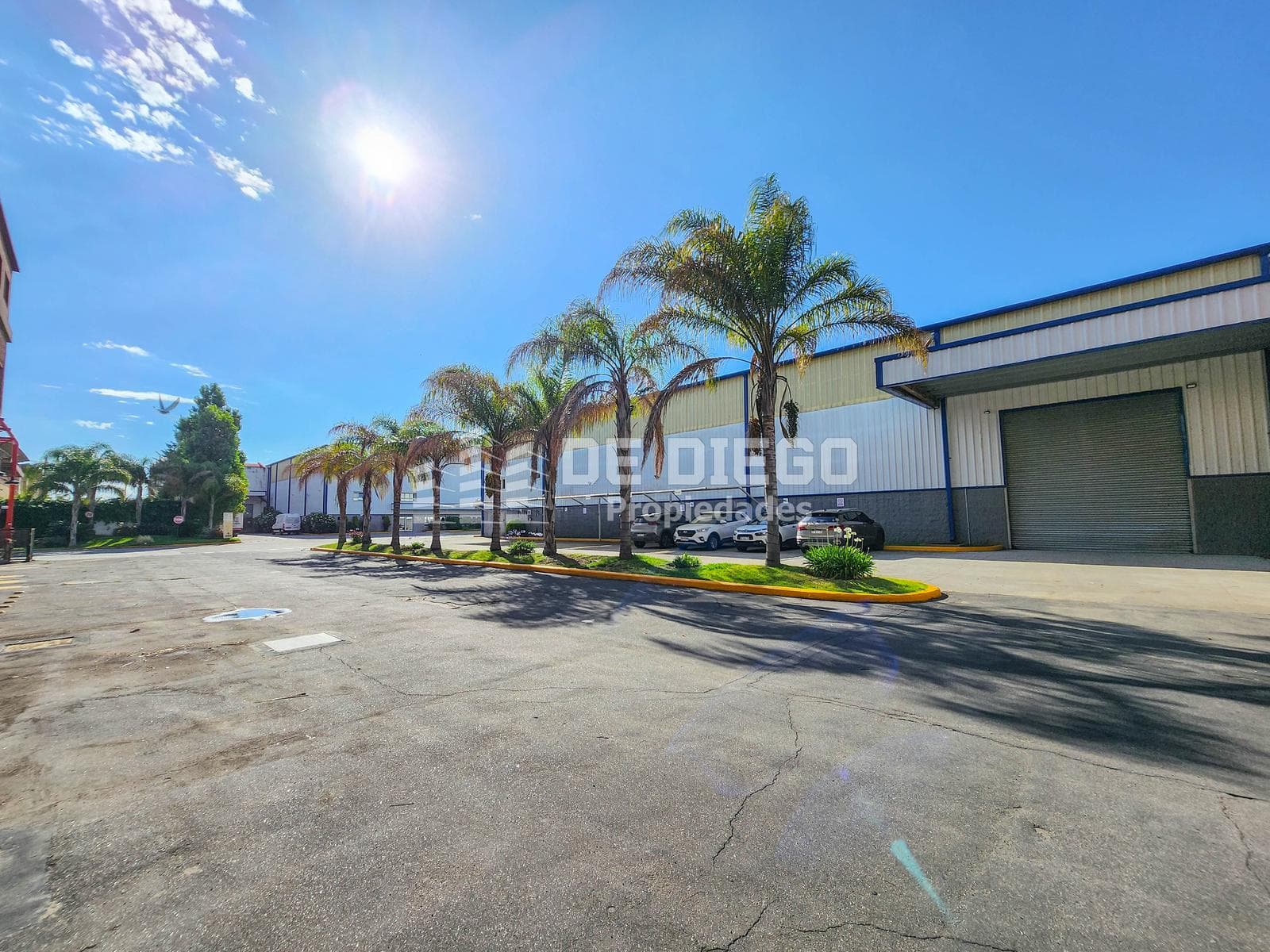 Depósito de 1480 m2 en alquiler con oficinas dentro de predio con seguridad, Carapachay - 1