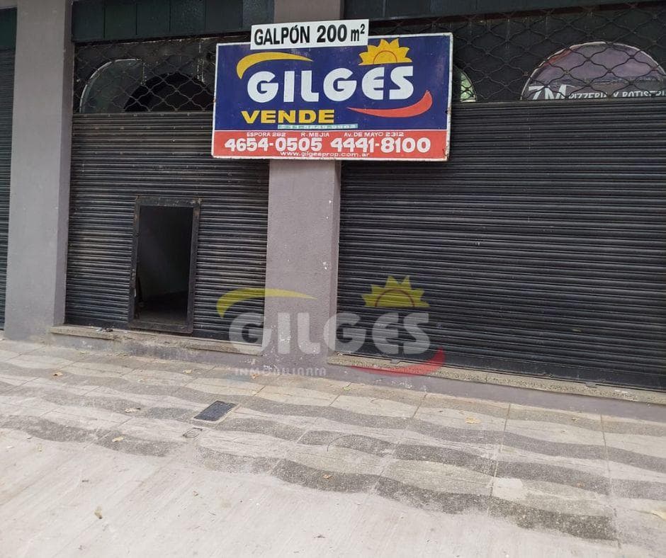 Venta de Galpón 200M² en Ramos Mejia Buen Estado - 1