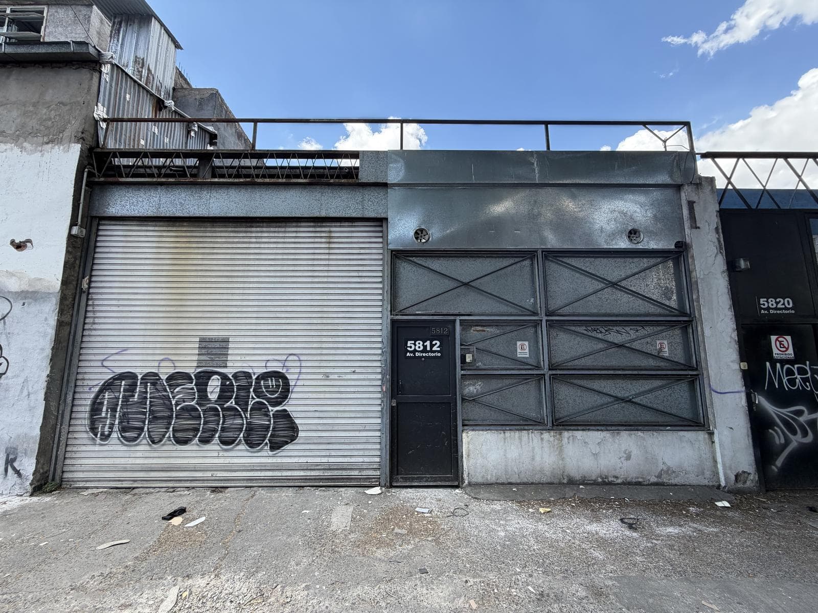 Galpón 498m2. Techo de Losa. Medidor Trifasico. Sobre Avenida. - 1