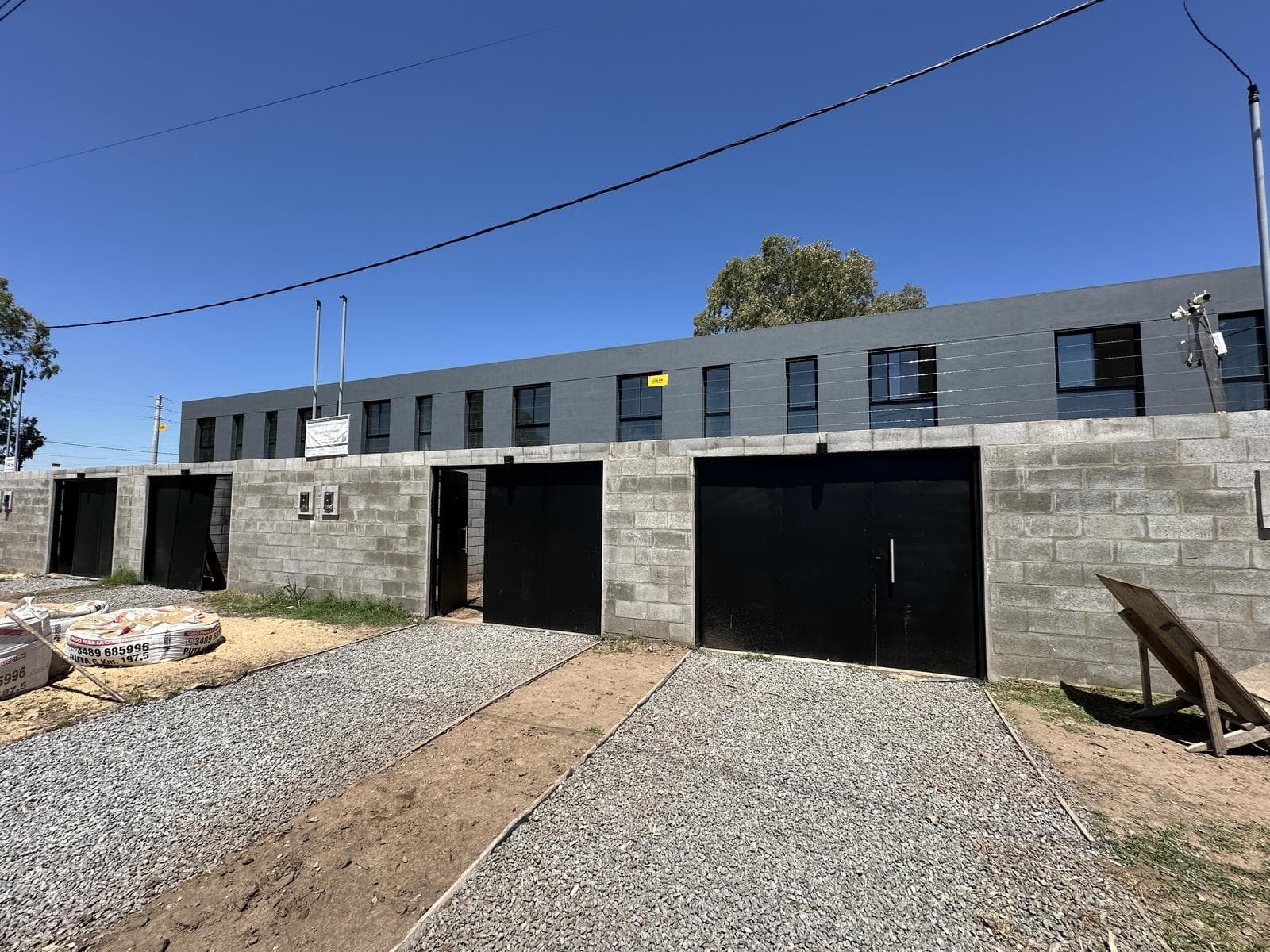 Dúplex en Venta. 2 dorm, patio con parrilla, cochera. Apto credito. Barrio Puerta del Sol, Campana - 1