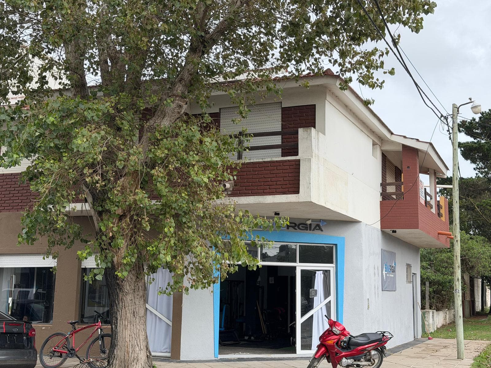 AMPLIO DEPARTAMENTO EN VENTA EN MAR DEL TUYU PRIMER PISO POR ESCALERAS - 1