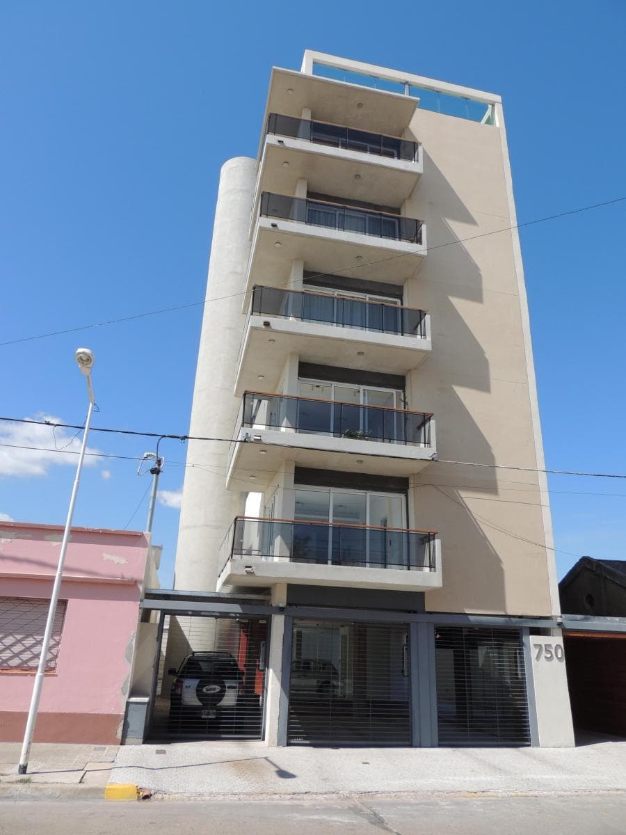 Departamento en venta - 2 Dormitorios 2 Baños - 75Mts2 - San Pedro - 1