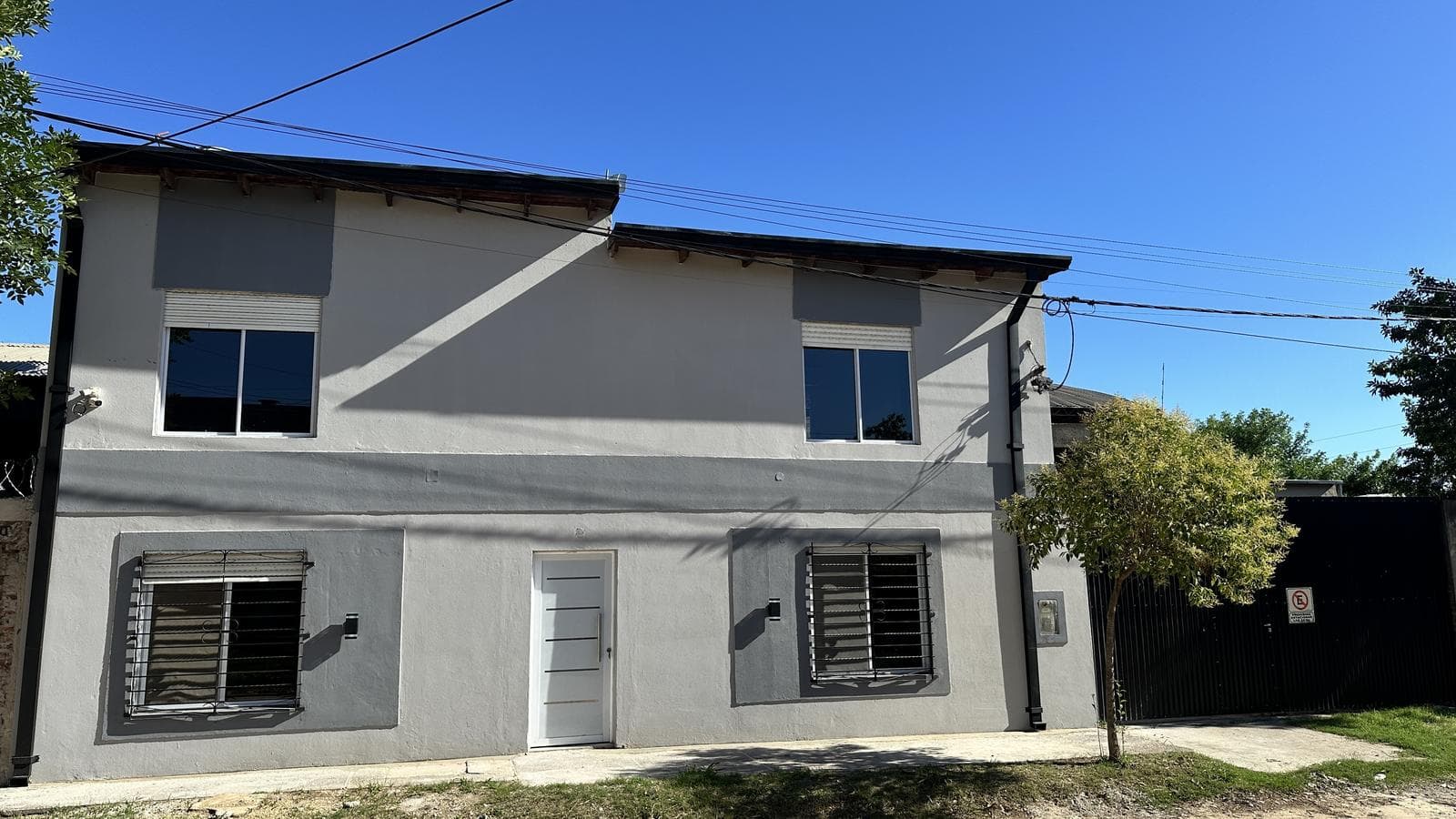 Casa con galpón al 2100 - 1