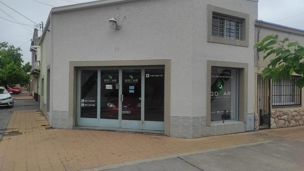 Local en esquina Ideal inversión - 1