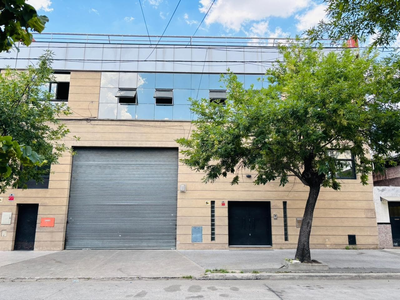 ALQUILER GALPON / DEPÓSITO DOBLE PLANTA EN VILLA SOLDATI - 1