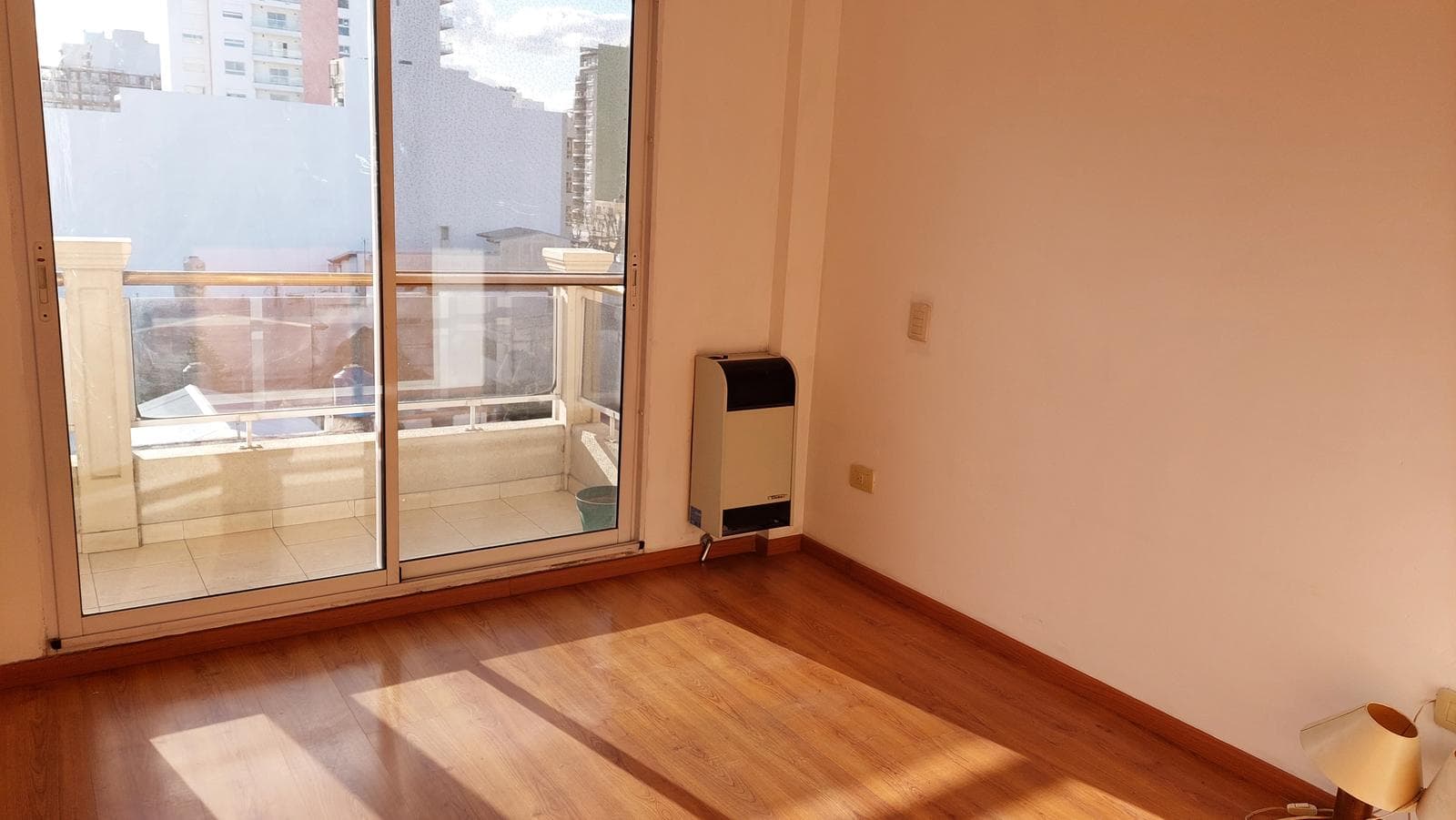 Venta Departamento 4 ambientes en Wilde, a pocos metros de Av. Mitre - 1