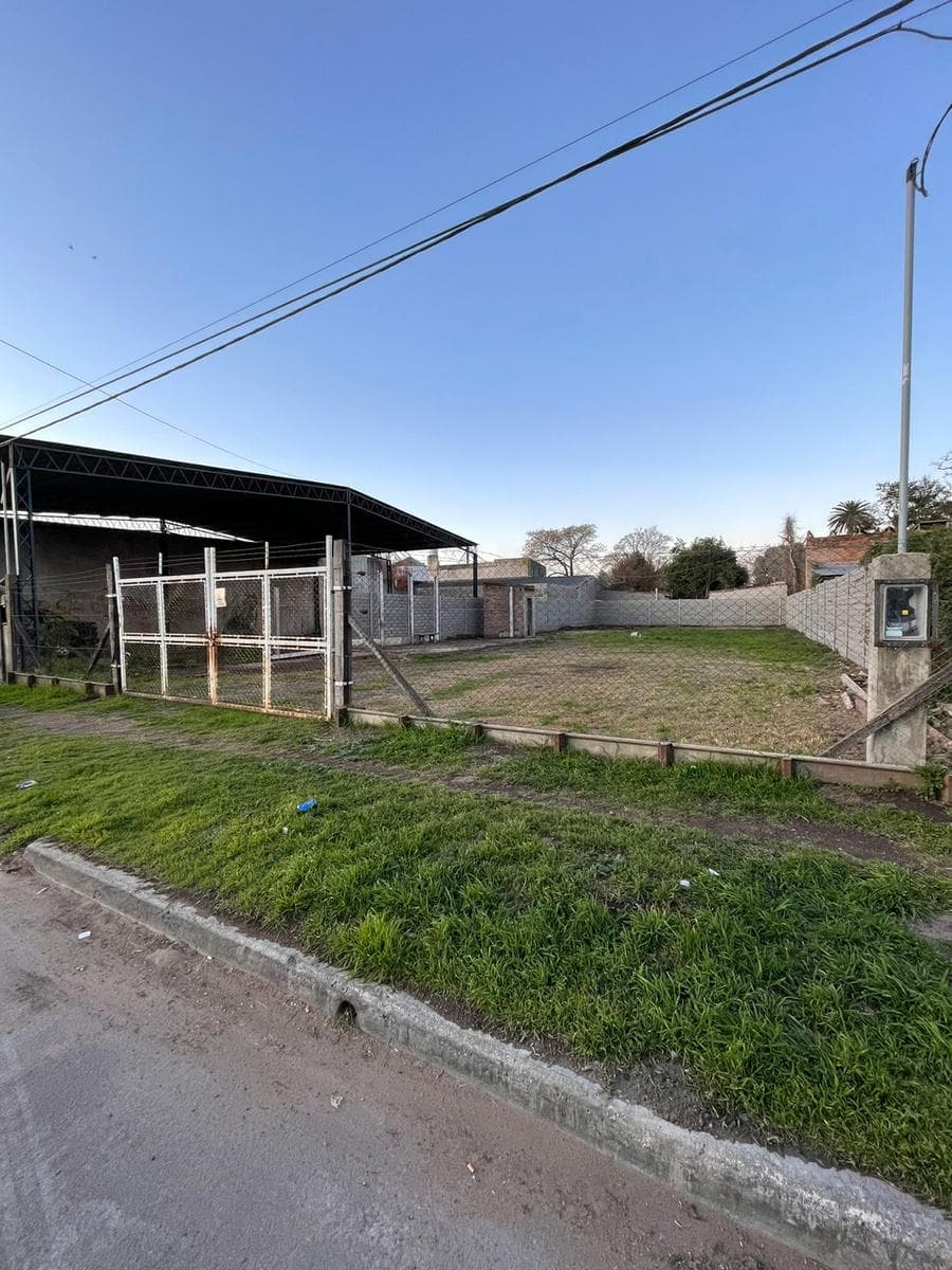 Terreno en importante Acceso - 1