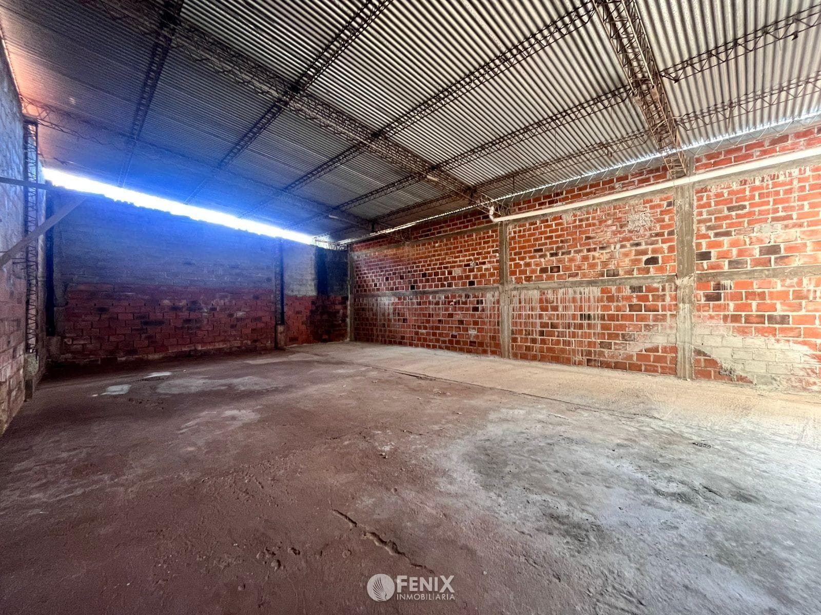 LCF A181 - GALPÓN EN ZONA COMERCIAL EN ALQUILER - SOBRE AV. QUARANTA - 1