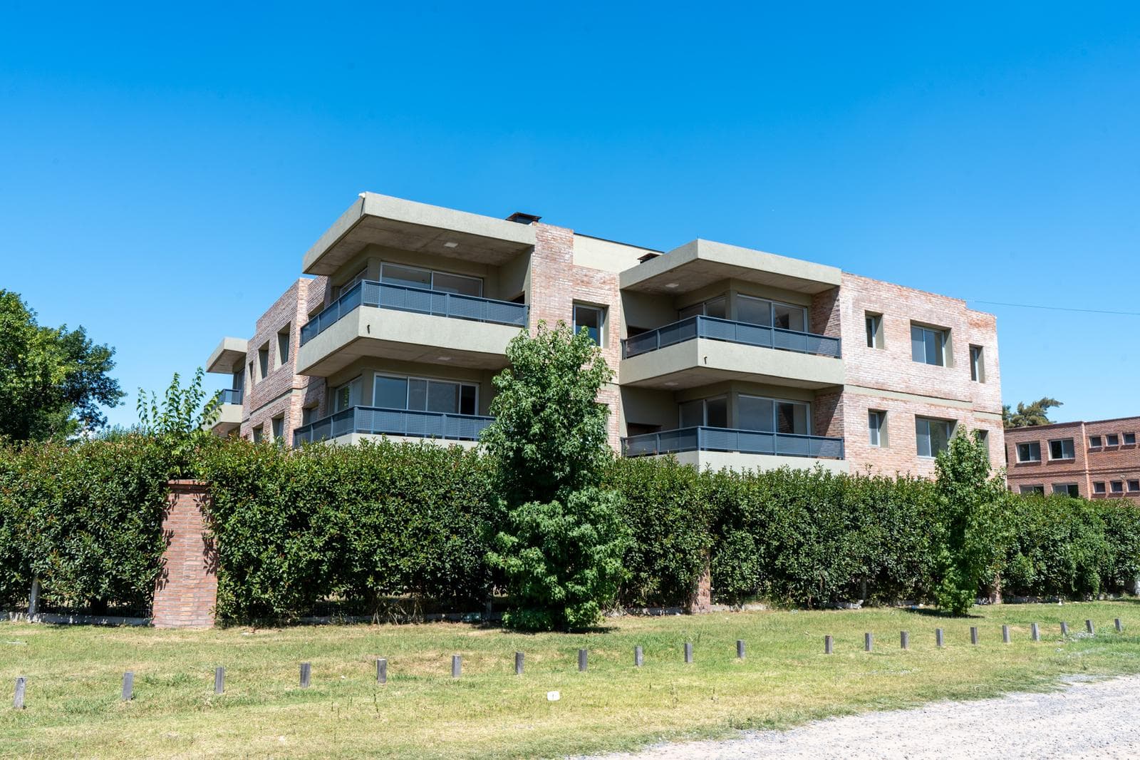 alquiler departamentos de dos dormitorios balcon terraza con parrillero a estrenar jj paso 8500 - 1