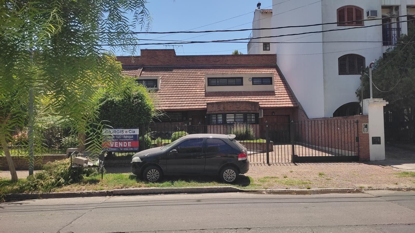 Casa en venta en Adrogue con quincho y pileta - 1