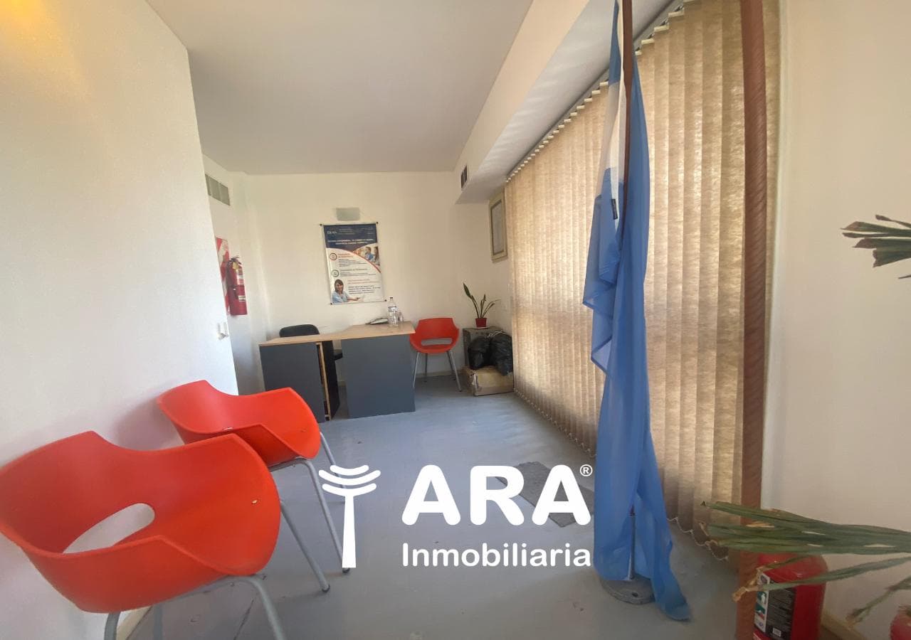 Oficina en pleno centro de Neuquen frente al Castro Rendón - 1